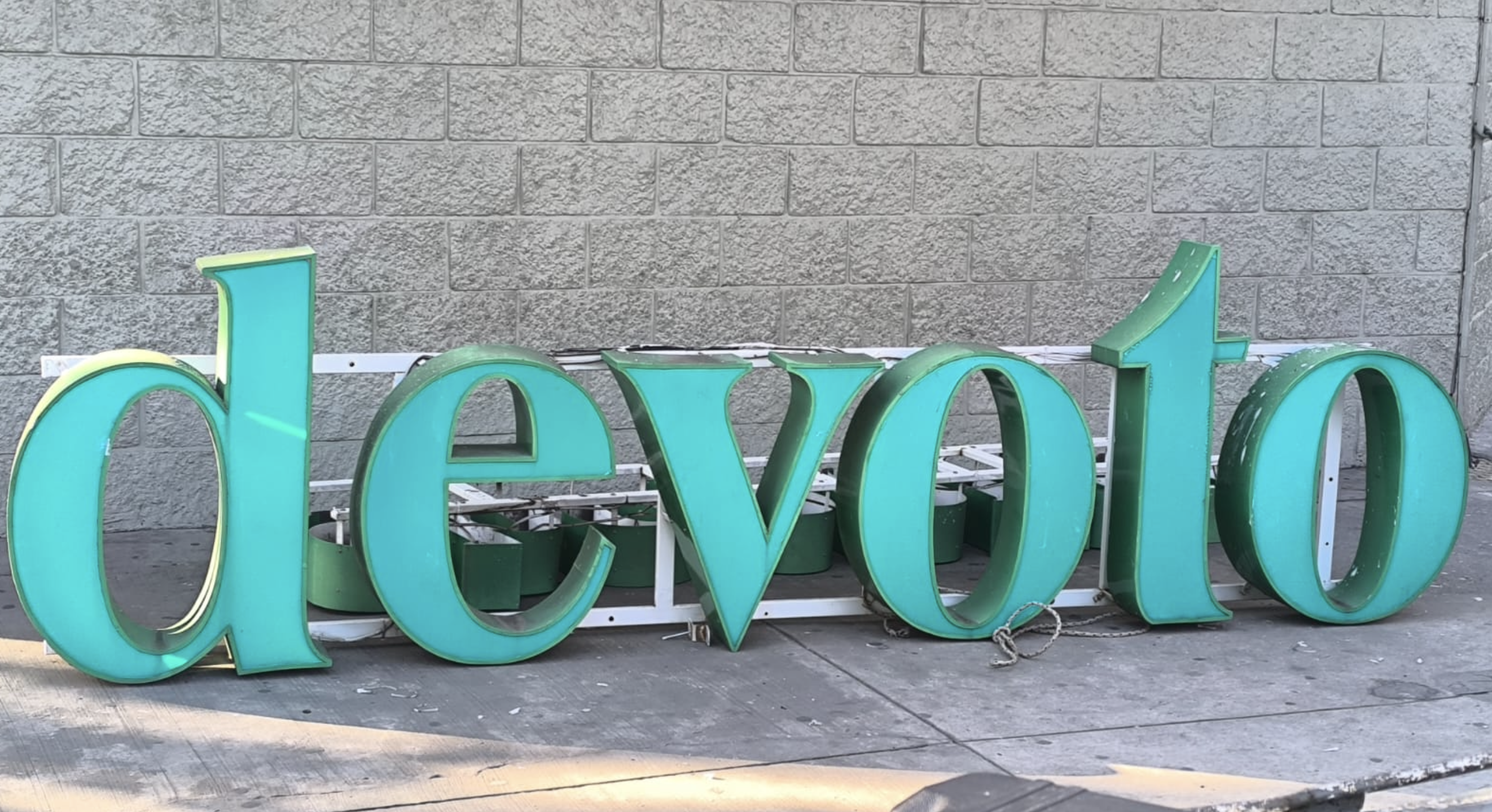 Shopping Devoto - Cartelería exterior